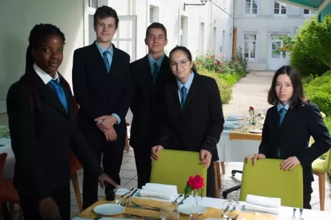 COMMERCIALISATION ET SERVICES EN HOTEL-CAFE-RESTAURANT (CAP)