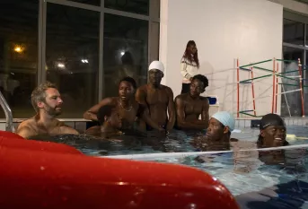 Les jeunes d'Aquarius à la piscine