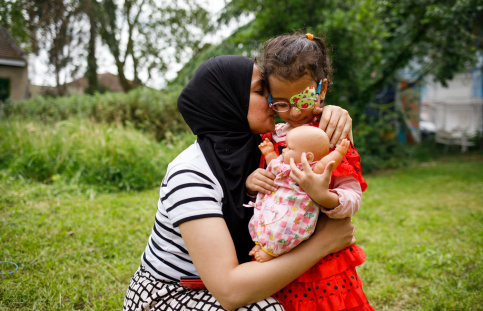 Maison des familles de Villeurbanne - une fillette et sa maman